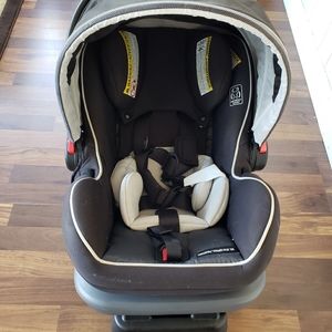 Car seat and stroller like new. GRACO
